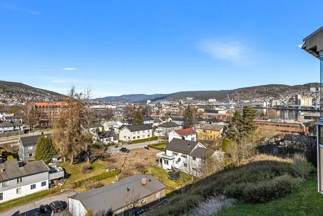 Kort vei til marka med gode turmuligheter sommer som vinter.