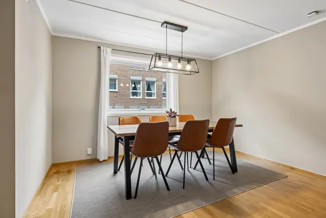 Her er det god plass til å invitere familie og venner til et hyggelig selskap.