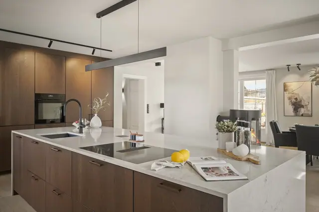 Et lekkert kjøkken fra 2025 med moderne design og eksklusive detaljer.