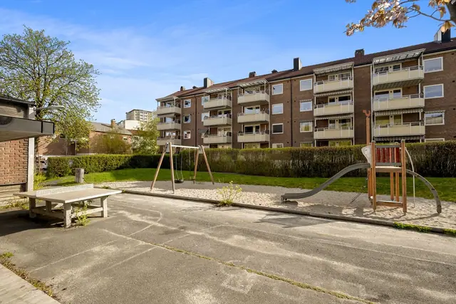 Barnevennlig med både lekeplass og bordtennisbane!