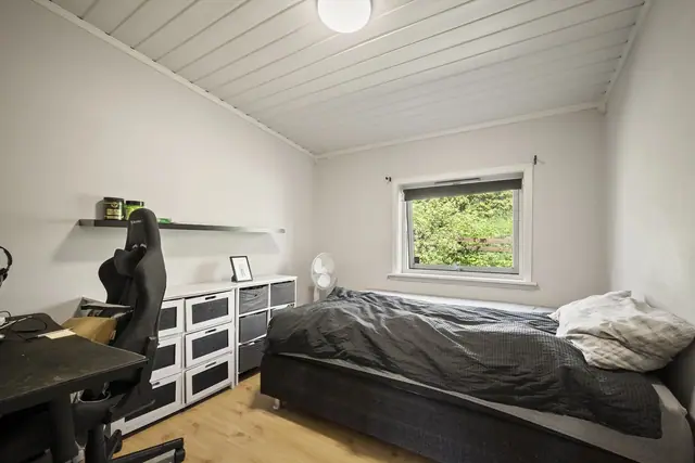 Hovedsoverom med god plass til dobbeltseng.