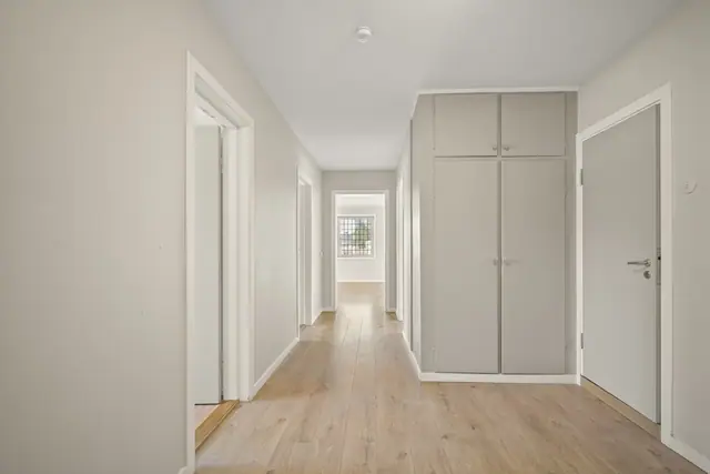 Hall/ gang med integrert garderobe