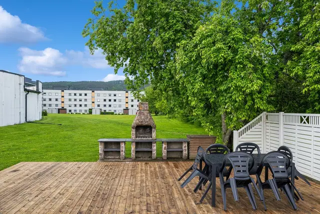 Hyggelig opparbeidede uteplasser tilknyttet borettslaget