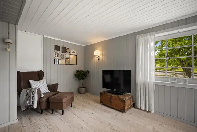 Stue med koselig lesekrok