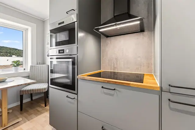 Kjøkkenet fremstår moderne og tidsriktig!