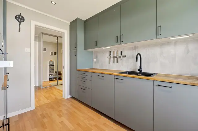 Lekkert og moderne kjøkken fra IKEA montert i 2021.