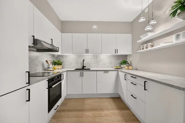 Moderne kjøkken med Sigdal-innredning, slette fronter, laminatbenkeplate og integrerte hvitevarer!